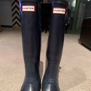 HUNTER PURPLE TALL RUBBER BOOTS  + CLEANING SPRAY